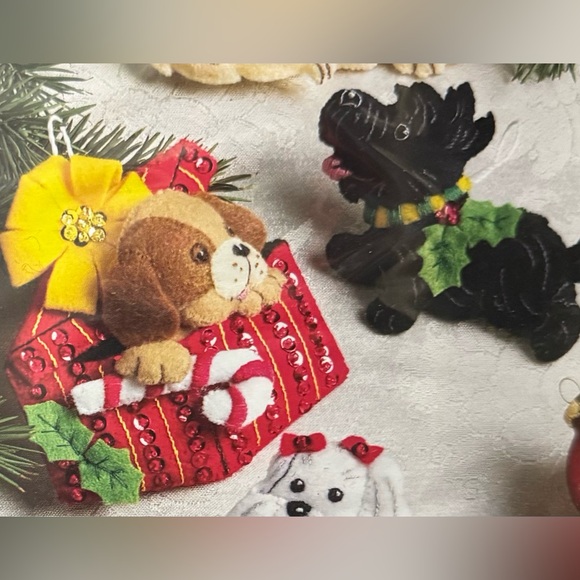 BUCILLA Santa Paws 6 Piece Felt Ornament Craft Kit 85462 Dogs/ Puppies Craft NWT - Picture 7 of 16